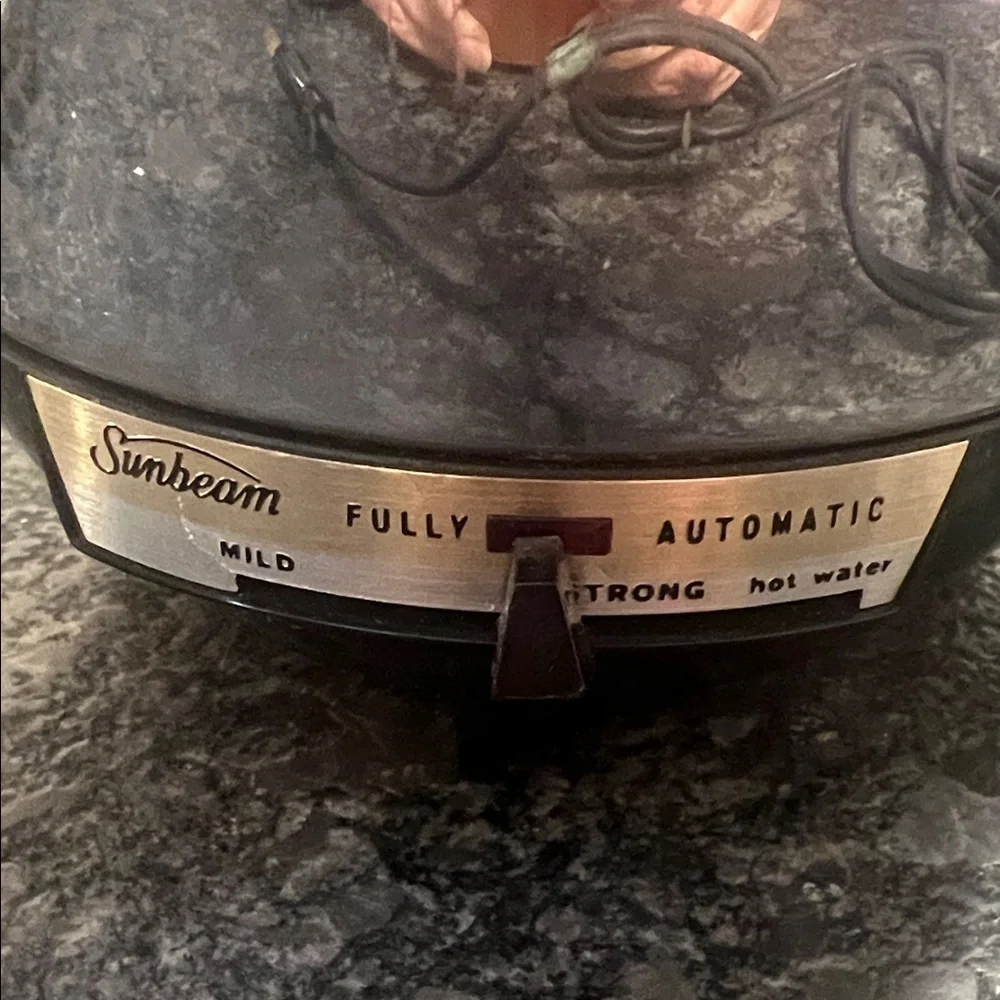 12 cup Sunbeam Fully Automatic Pot Belly Percolator. Vintage